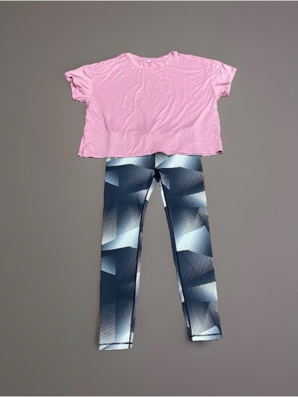 GapFit Geometric Workout Leggings & Oversized Pink Active Tee Set Women’s Large
